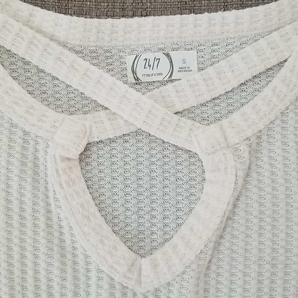 Sweater - Picture 2 of 3